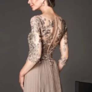 Elegant mother-in-law banquet V-neck evening dress, noble aura, queen lace pleated ball gown, performance long style