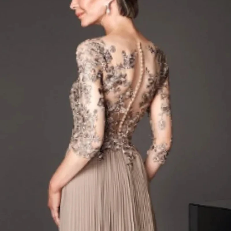 Elegant mother-in-law banquet V-neck evening dress, noble aura, queen lace pleated ball gown, performance long style