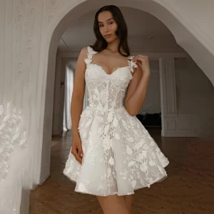 White Short Lace Prom Dress for Bridal Shower Floral Applique Wedding Dress Sleeveless Sweetheart Bridal Dress Cocktail Dress